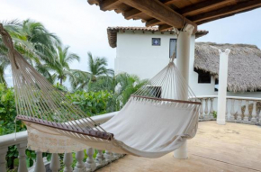Casa Manzanillo - Bridge Room - Ocean View Room at Exceptional Beach Front Location